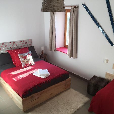 Les Trois Temps Hotel Saint-Didier-sur-Rochefort Екстериор снимка